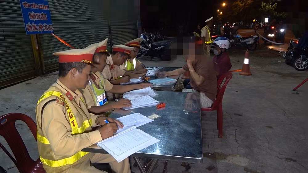 Huy động các lực lượng xử lý vi phạm giao thông đường bộ -0