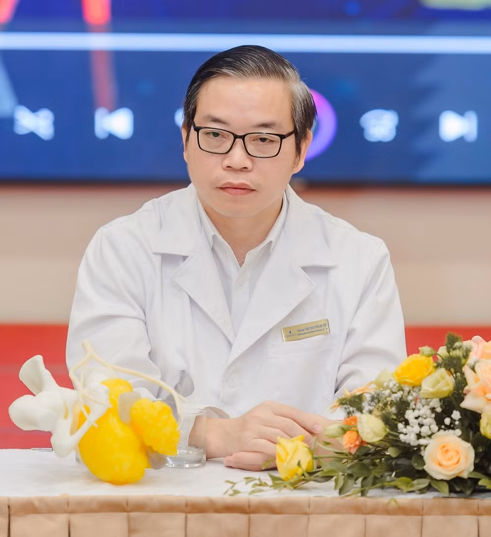 Cuộc giải cứu ngoạn mục chàng trai 19 tuổi khỏi khối u xương khổng lồ -0