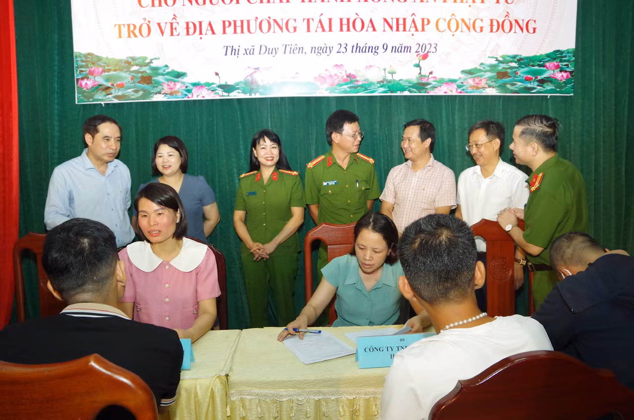 Gần 200 người chấp hành xong án phạt tù tham gia phiên giao dịch việc làm -0