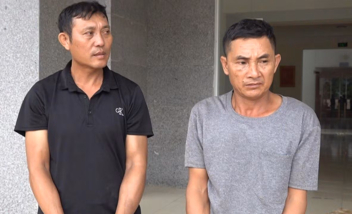 Hai thương lái buôn 420kg pháo nổ -0