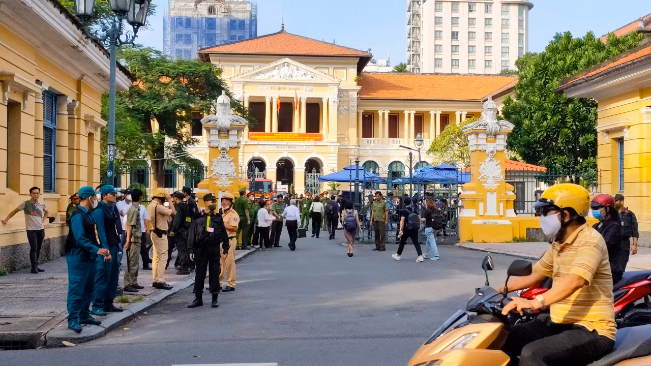 Bà Nguyễn Phương Hằng từ chối xin lỗi ca sĩ Đàm Vĩnh Hưng -0