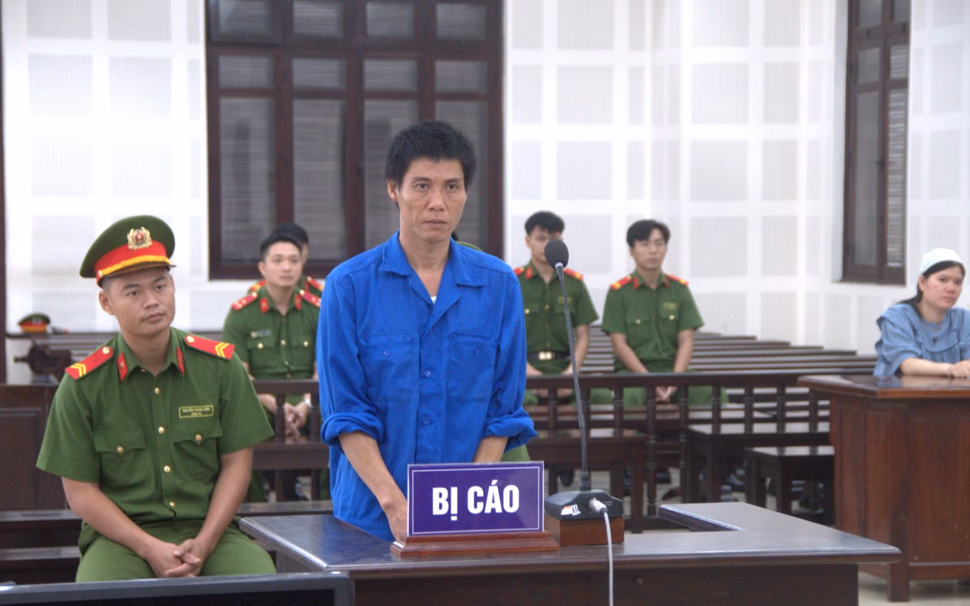 Lĩnh án chung thân vì đâm chết người hát karaoke trong dãy trọ -0