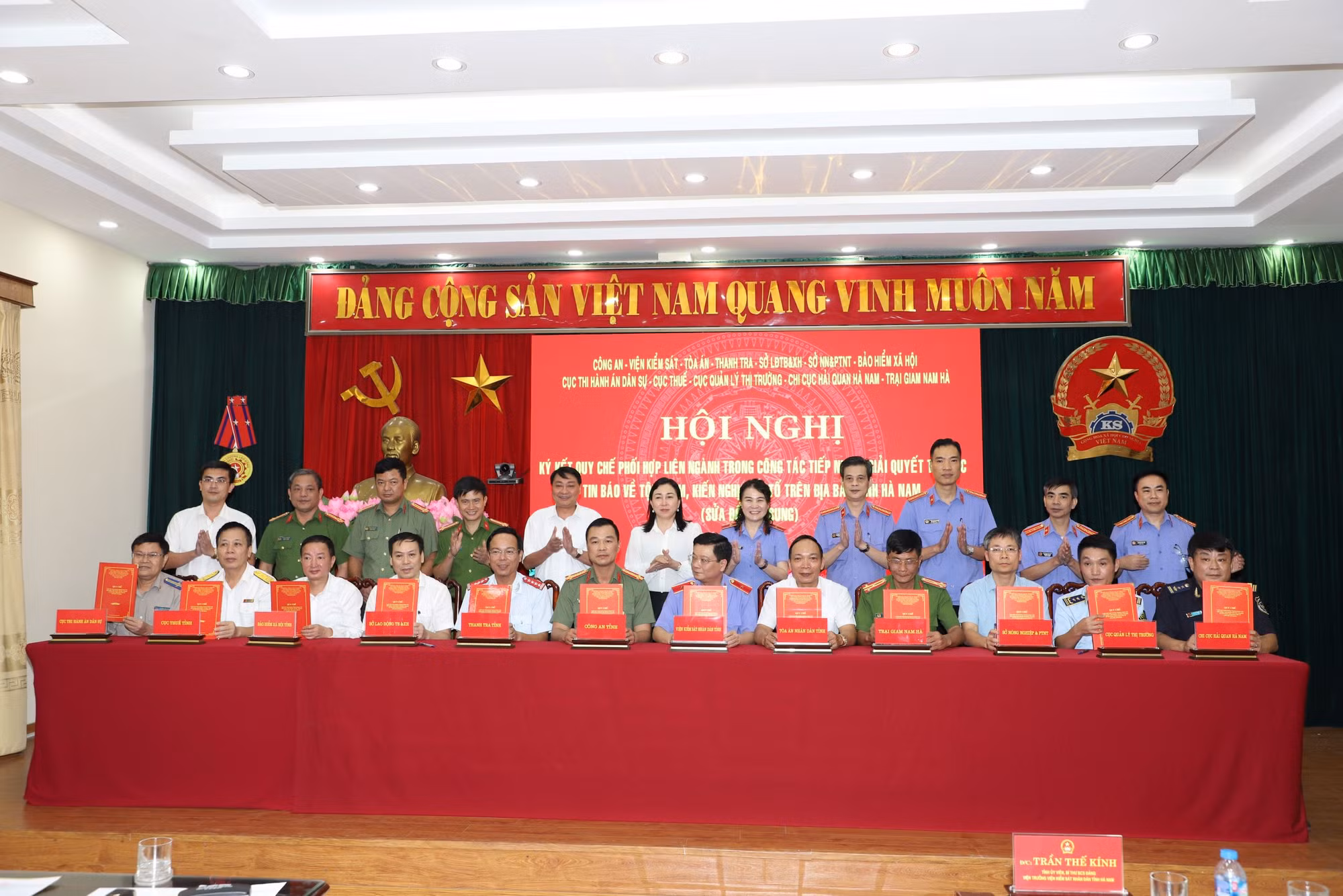 Hà Nam ký kết 3 quy chế phối hợp trong tiếp nhận, giải quyết tố giác tội phạm và kiến nghị khởi tố -0