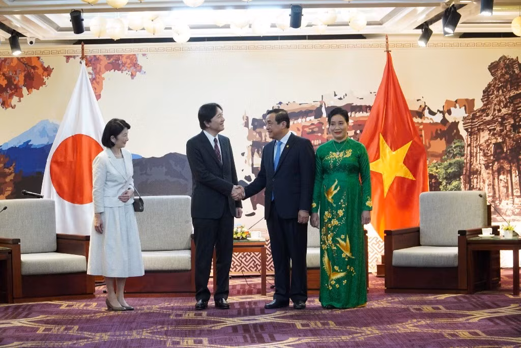 Hoàng thái tử và Công nương Nhật Bản thăm phố cổ Hội An -0