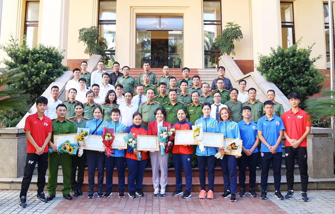 Biểu dương các tập thể, cá nhân có thành tích xuất sắc trong công tác huấn luyện, thi đấu -0