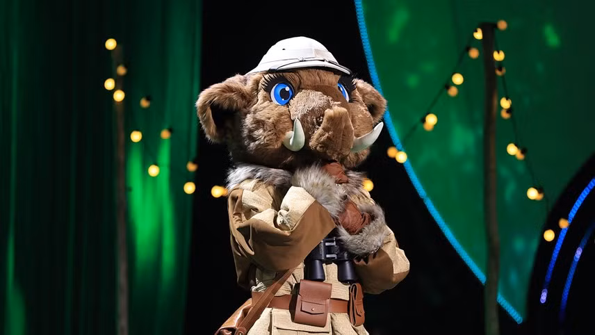 mascot voi bản đôn là một giọng ca sáng giá trong the masked singer mùa hai.jpg -1
