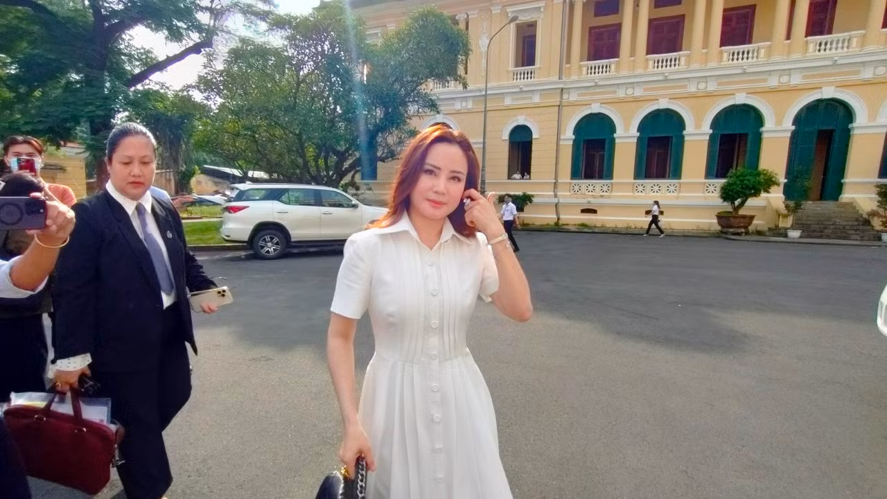 Bà Nguyễn Phương Hằng từ chối xin lỗi ca sĩ Đàm Vĩnh Hưng -1