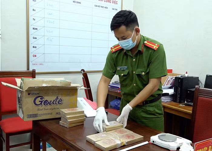 Trao thưởng cho các tập thể, cá nhân có thành tích trong -1