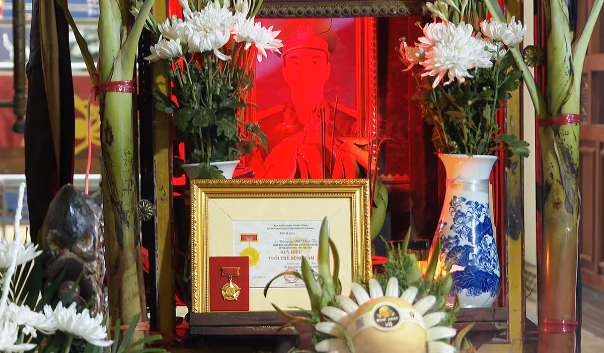 Truy thăng cấp bậc hàm cho cán bộ Công an thị trấn hy sinh khi làm nhiệm vụ -0