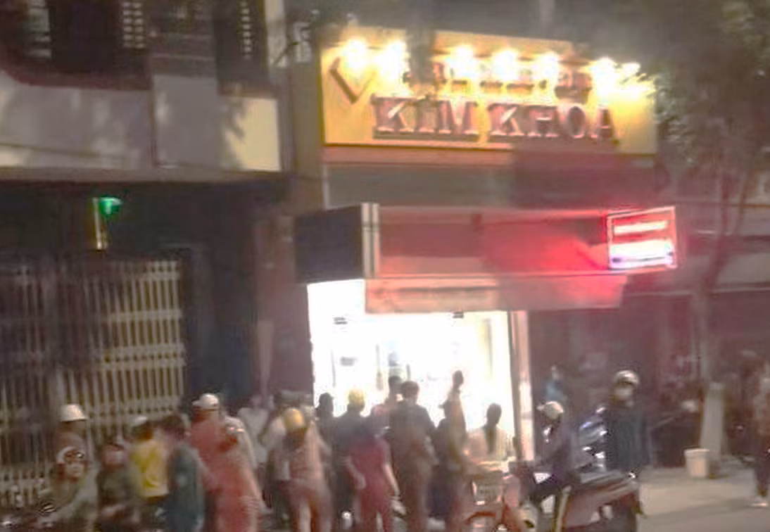 Ráo riết truy lùng thủ phạm gây ra vụ cướp tiệm vàng ở TP Cam Ranh -0