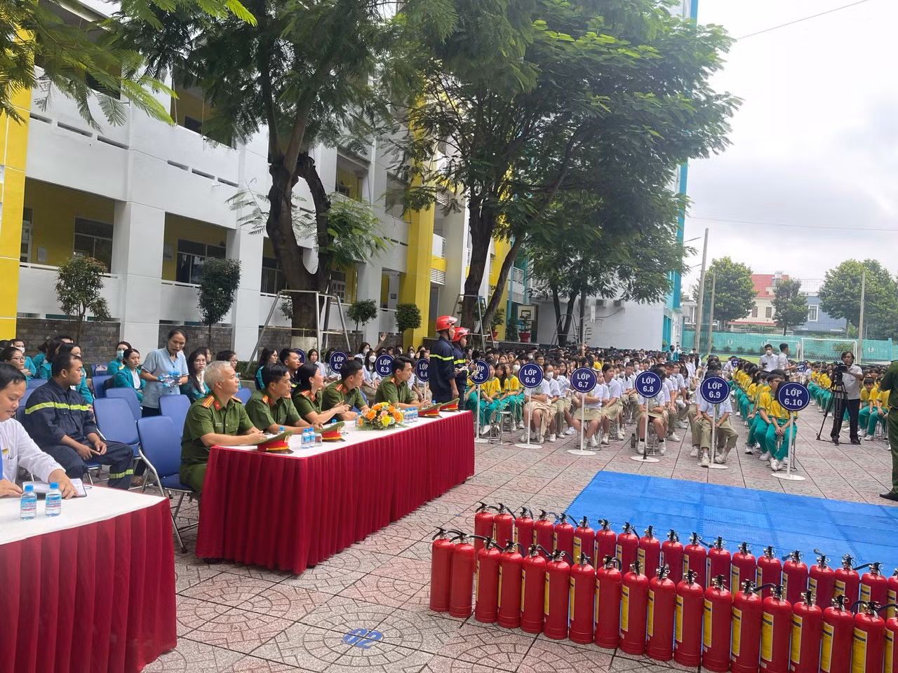 Tuyên truyền, tập huấn PCCC cho cán bộ cấp xã và hàng ngàn học sinh -0