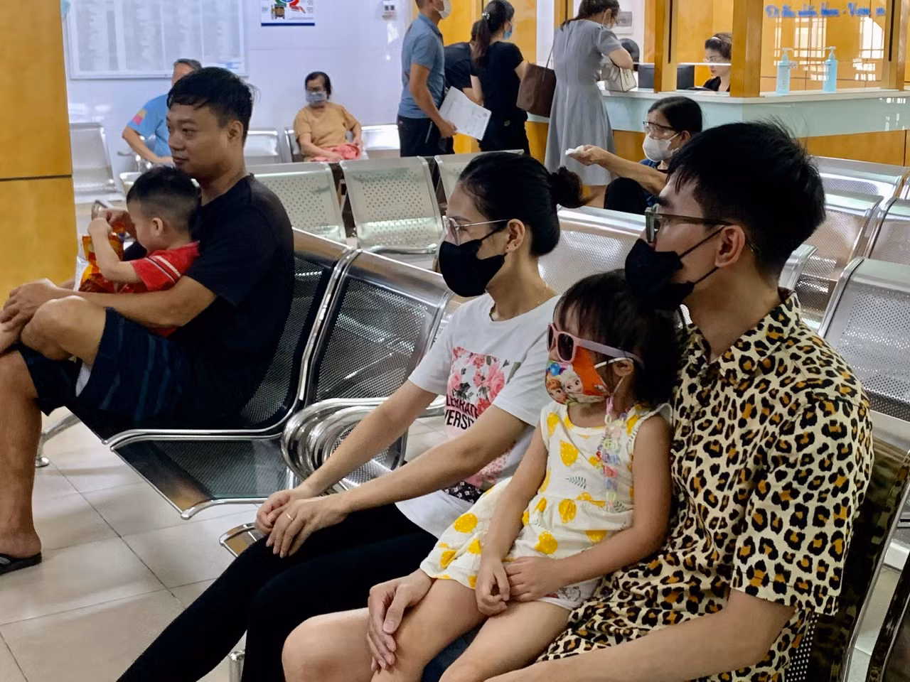 Xử lý nghiêm tình trạng lợi dụng đau mắt đỏ để tăng giá thuốc -0