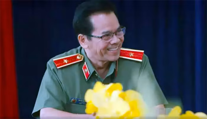 nsnd trần nhượng vai thiếu tướng, giám đốc công an trong phim bão ngầm copy.jpg -1