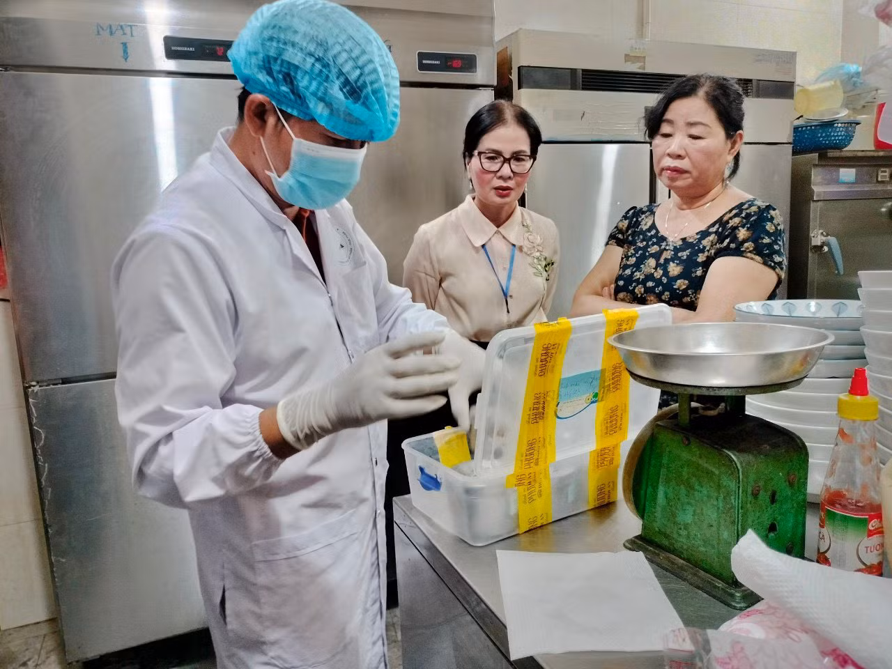 Kết quả xét nghiệm vụ bánh mỳ Phượng khiến gần nhiều người bị ngộ độc: Có nhiều vi khuẩn sinh độc tố trong chả -1