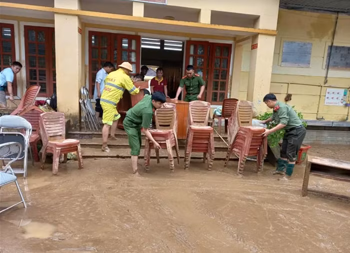 Công an tỉnh Nghệ An tập trung ứng phó và khắc phục hậu quả của lũ lụt -0