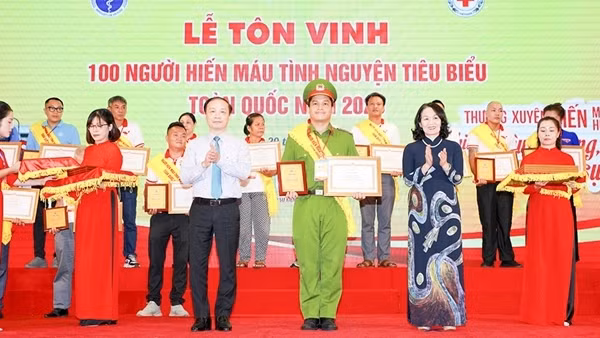 Người Cảnh sát khu vực 70 lần hiến máu