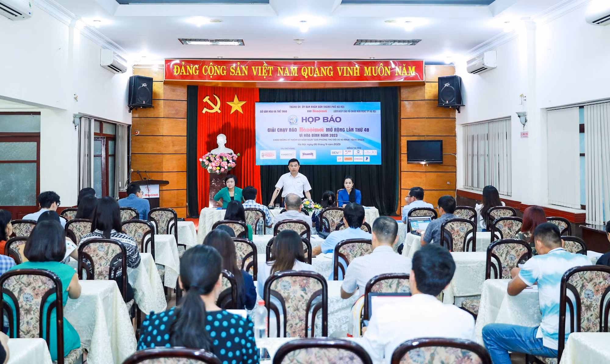 Hơn 1000 vận động viên tham dự chung kết giải chạy Báo Hà Nội mới 2023 -0