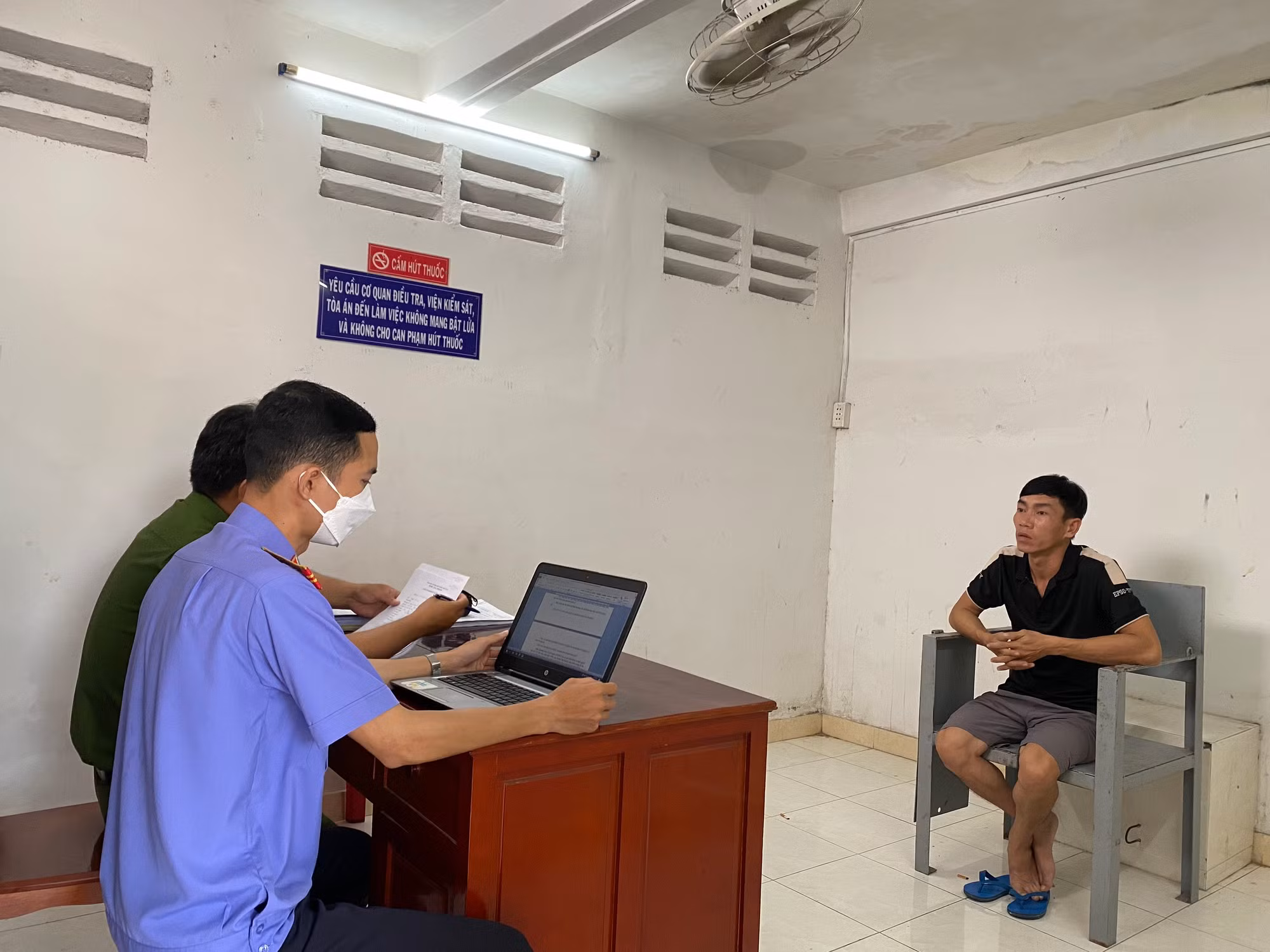 Bắt kẻ trộm gây ra hàng loạt vụ đột nhập vào cửa hàng FPT -0