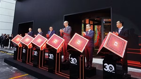 Techcombank khai trương trụ sở mới tại Hà Nội và TP Hồ Chí Minh