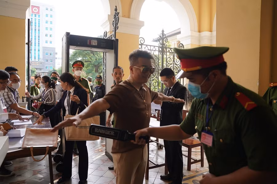 Bà Nguyễn Phương Hằng từ chối xin lỗi ca sĩ Đàm Vĩnh Hưng -0
