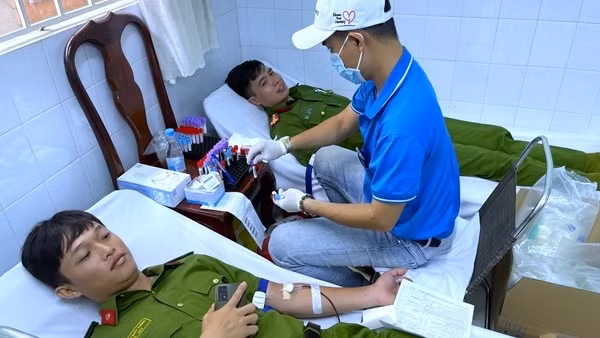 Gần 300 CBCS Công an tỉnh Đồng Nai hiến máu tình nguyện