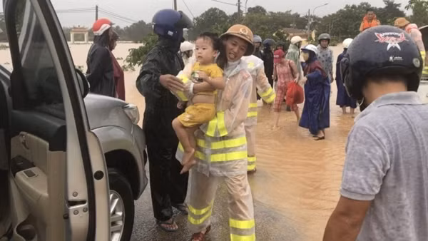 Công an Quảng Trị sẵn sàng giúp dân ứng phó với mưa lũ