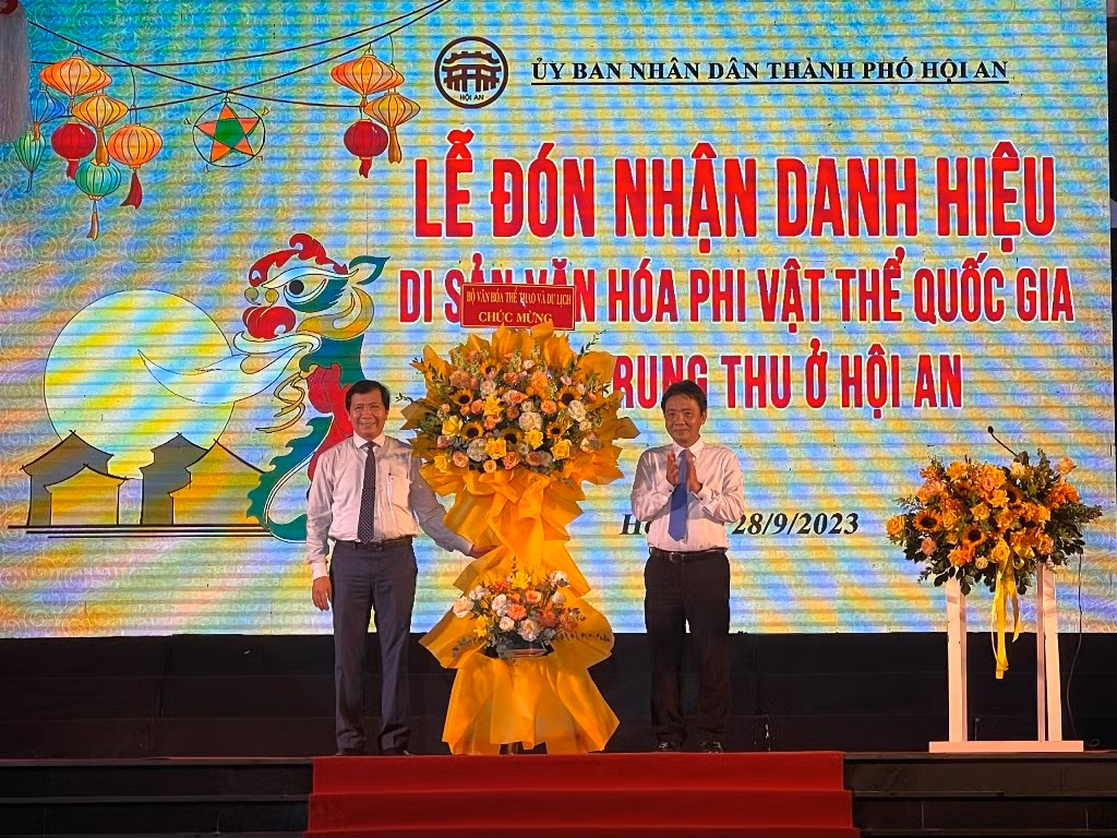 Hội An đón nhận danh hiệu Di sản văn hóa phi vật thể quốc gia Tết Trung thu -1