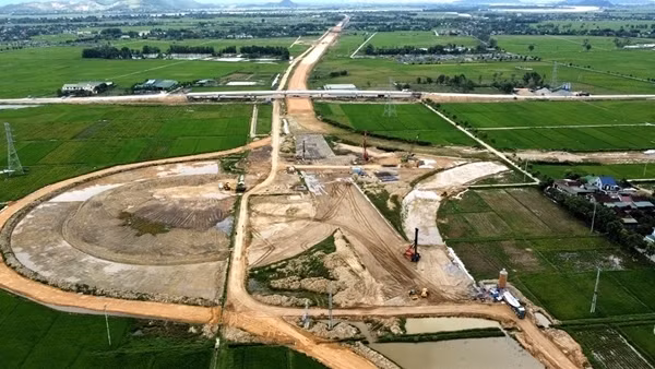 Tháo gỡ các điểm nghẽn về giải phóng mặt bằng cao tốc Bắc - Nam