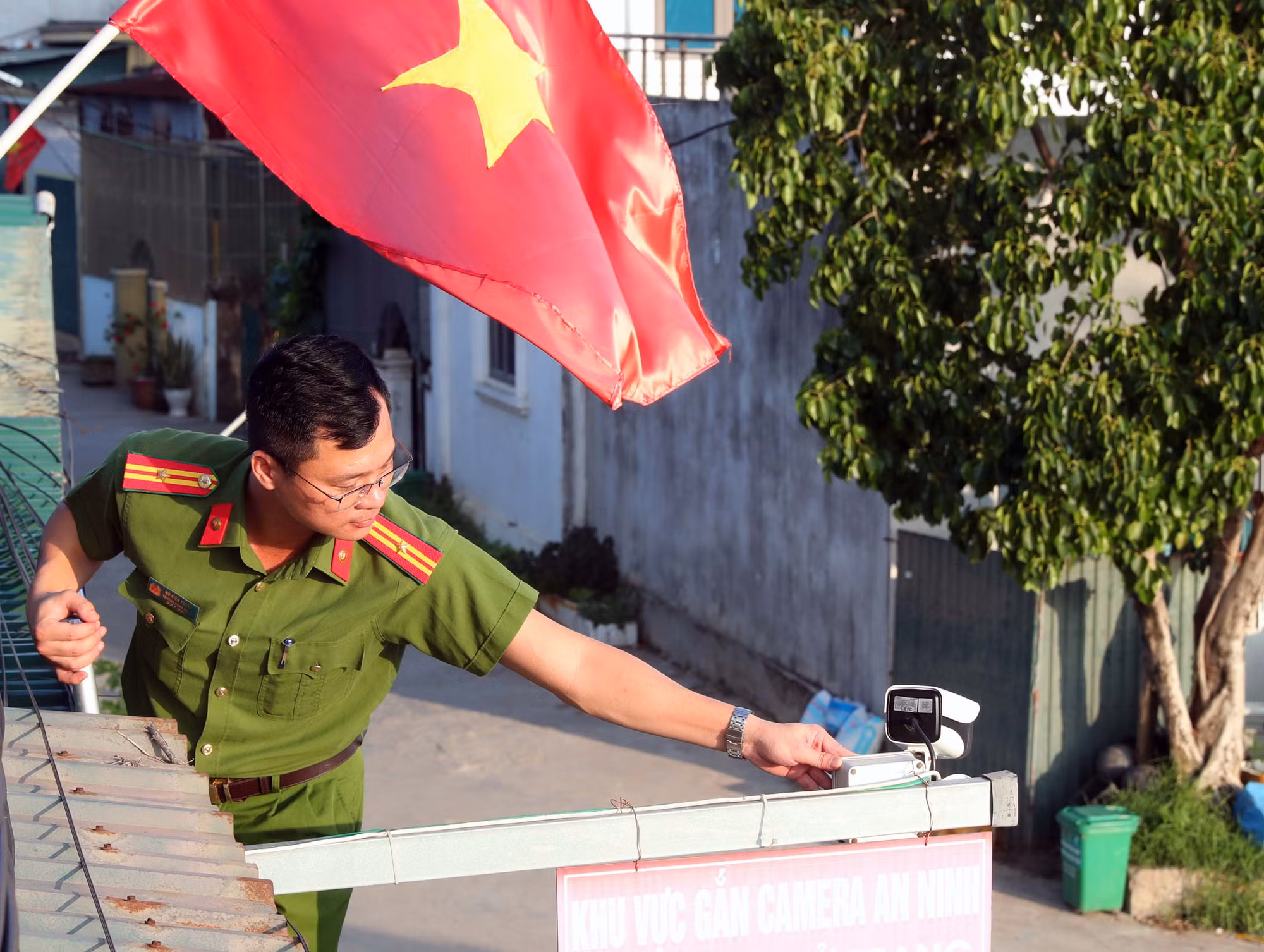 80 năm Công an nhân dân: Điểm tựa nơi miền chân sóng -2