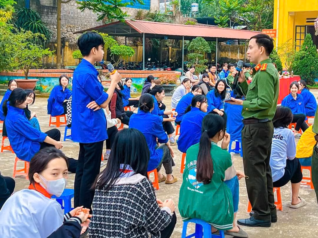 Nỗ lực ngăn chặn trẻ em vùng cao bỏ học đi làm thuê -0
