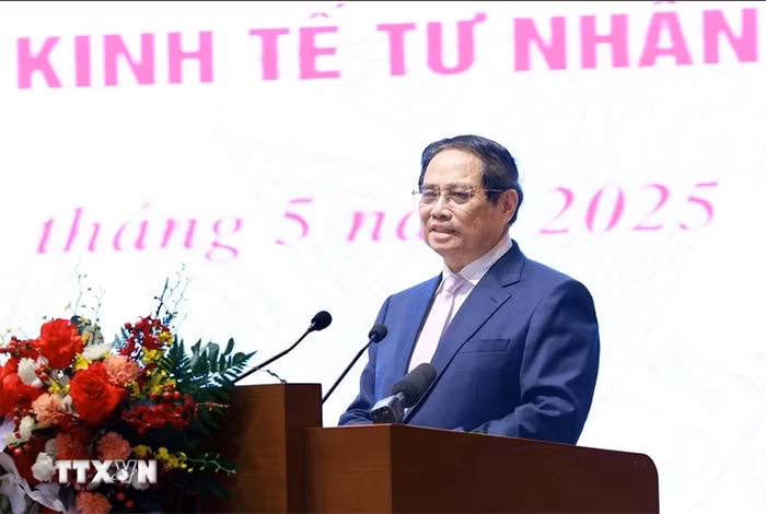 Thủ tướng Phạm Minh Chính phát biểu tại cuộc tọa đàm với doanh nghiệp về phát triển kinh tế tư nhân. (Ảnh: Dương Giang/TTXVN)