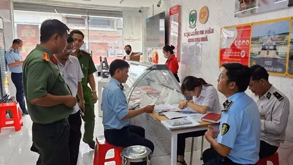 Kiểm tra thực tế cửa hàng kinh doanh thịt heo CP ở Sóc Trăng