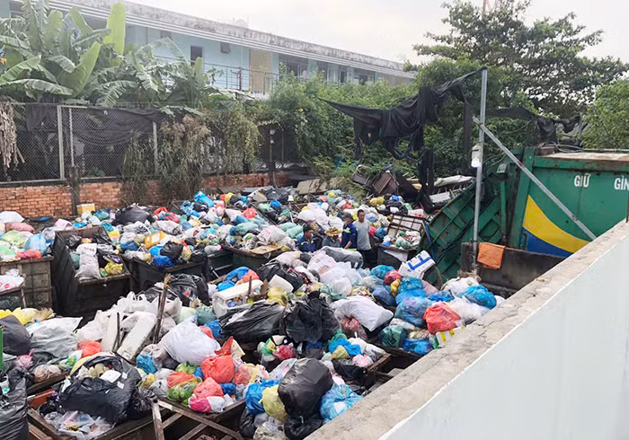 Bài 2: Người trong cuộc lên tiếng và hậu quả từ chuyện độc quyền rác -0