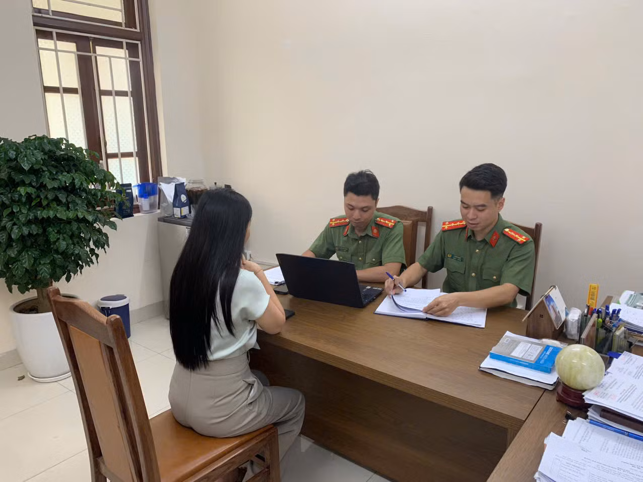 Xử lý 3 trường hợp đăng tải, chia sẻ video, clip có thông tin sai sự thật liên quan đến Bệnh viện Bạch Mai -0