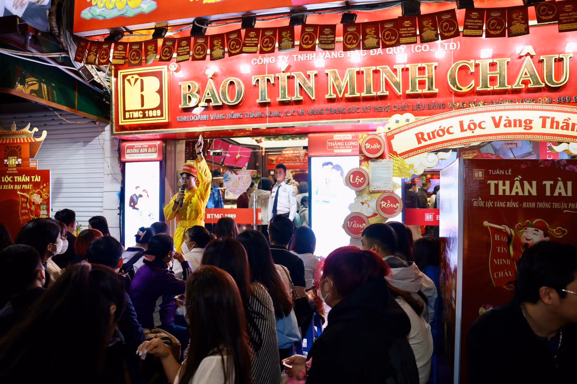 Bán vàng cao hơn giá niêm yết, Bảo Tín Minh Châu vi phạm loạt quy định về phòng chống rửa tiền -0