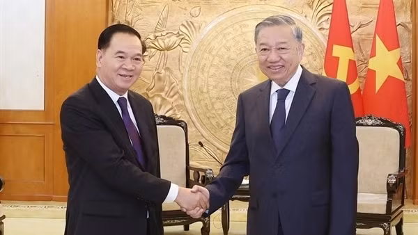 Tổng Bí thư Tô Lâm tiếp Chánh Văn phòng Trung ương Đảng NDCM Lào
