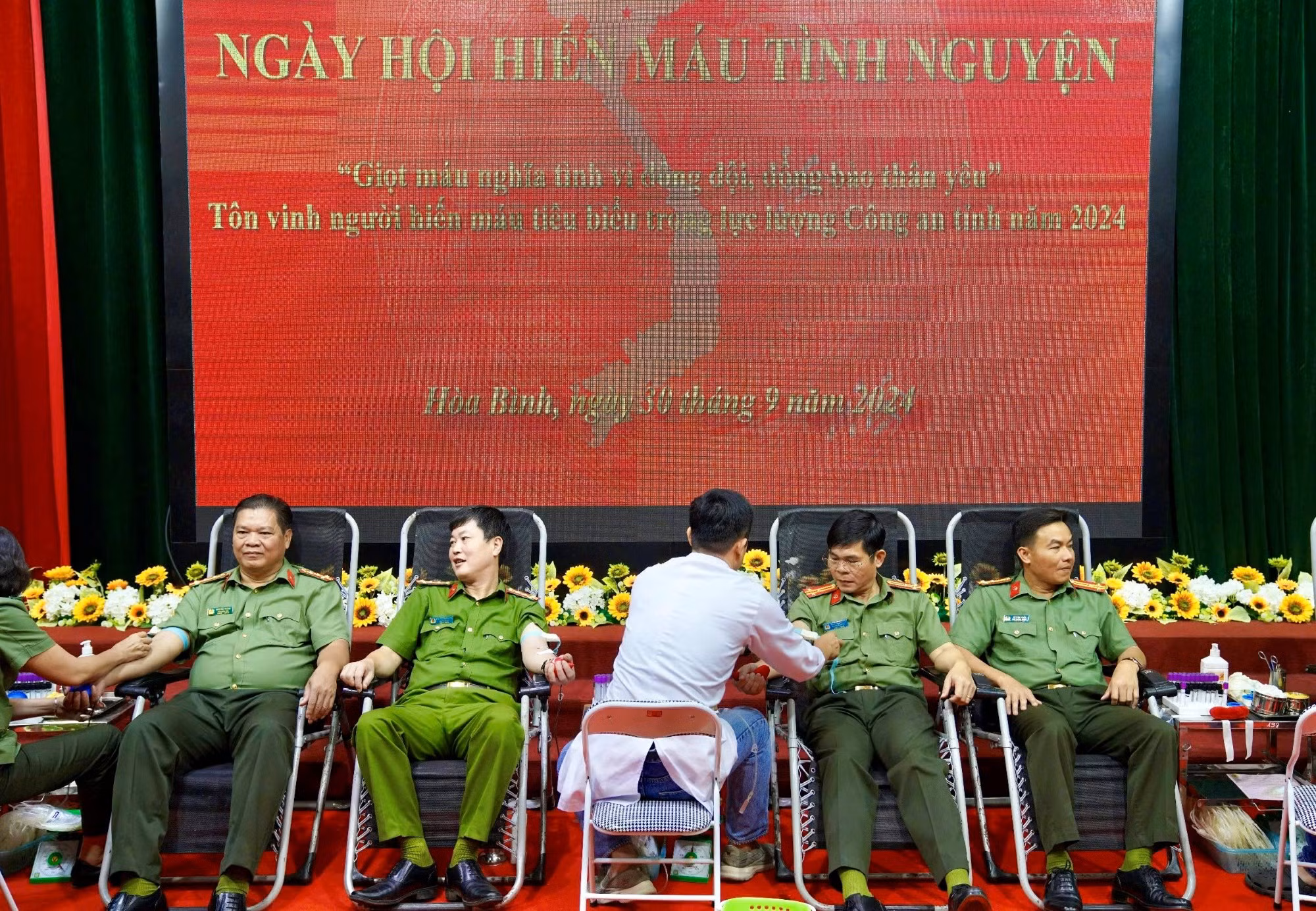 Công an tỉnh Hòa Bình tổ chức Ngày hội hiến máu tình nguyện -0
