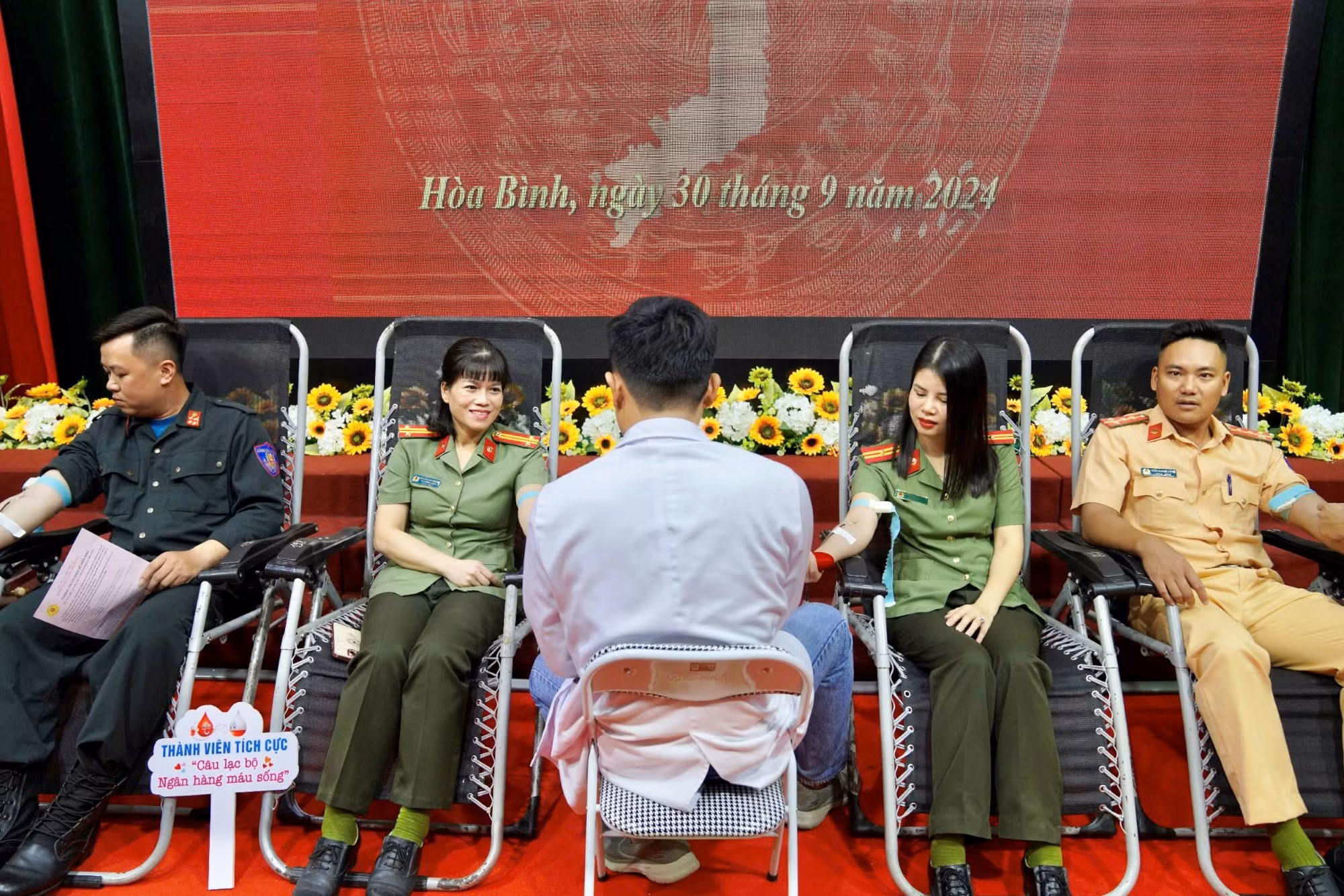 Công an tỉnh Hòa Bình tổ chức Ngày hội hiến máu tình nguyện -0
