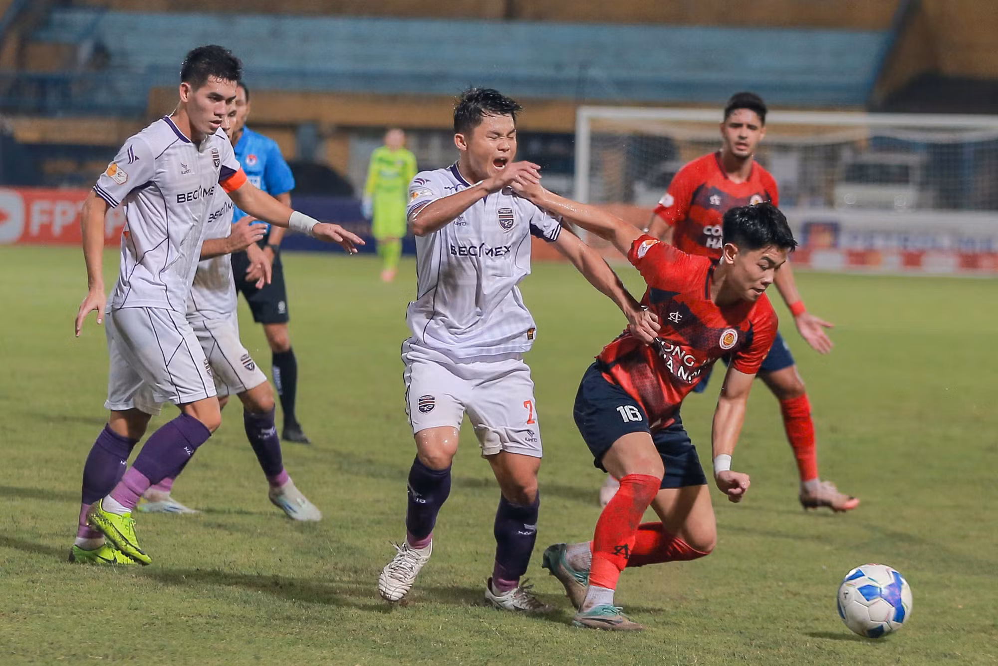 CLB Bóng đá&nbsp;Công an Hà Nội có chiến thắng đầu tiên tại V.league 2024-2025