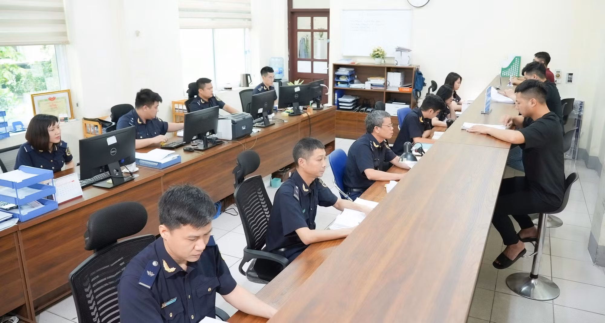 Xử lý hơn 50.000 tờ khai hải quan trong ngày đầu theo mô hình 2 cấp -0