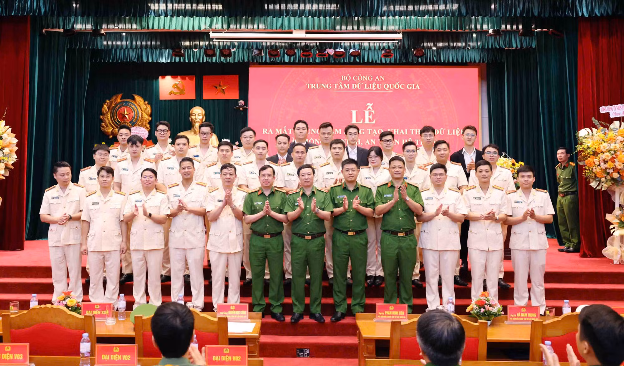 Ra mắt Trung tâm sáng tạo, khai thác dữ liệu và Phòng an ninh, an toàn hệ thống -0