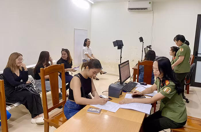Thêm “cánh cửa số” với người nước ngoài -0