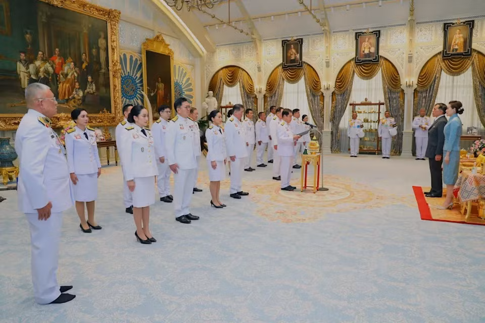Nội các mới của Thái Lan tuyên thệ, Thủ tướng lâm thời lộ diện -0