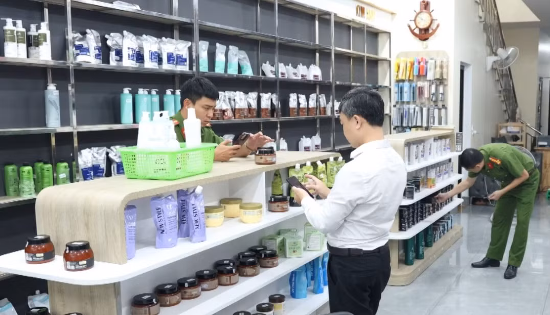 Phát hiện, thu giữ 2,5 tấn mỹ phẩm không rõ nguồn gốc -0