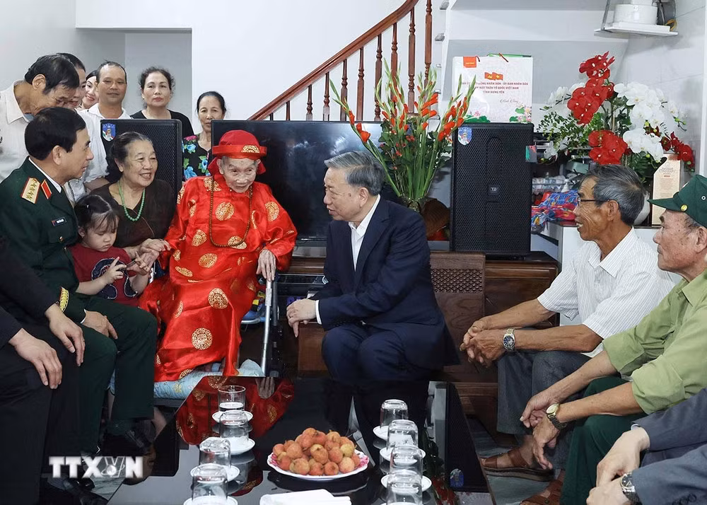 Lễ kỷ niệm 110 năm Ngày sinh Tổng Bí thư Nguyễn Văn Linh -0
