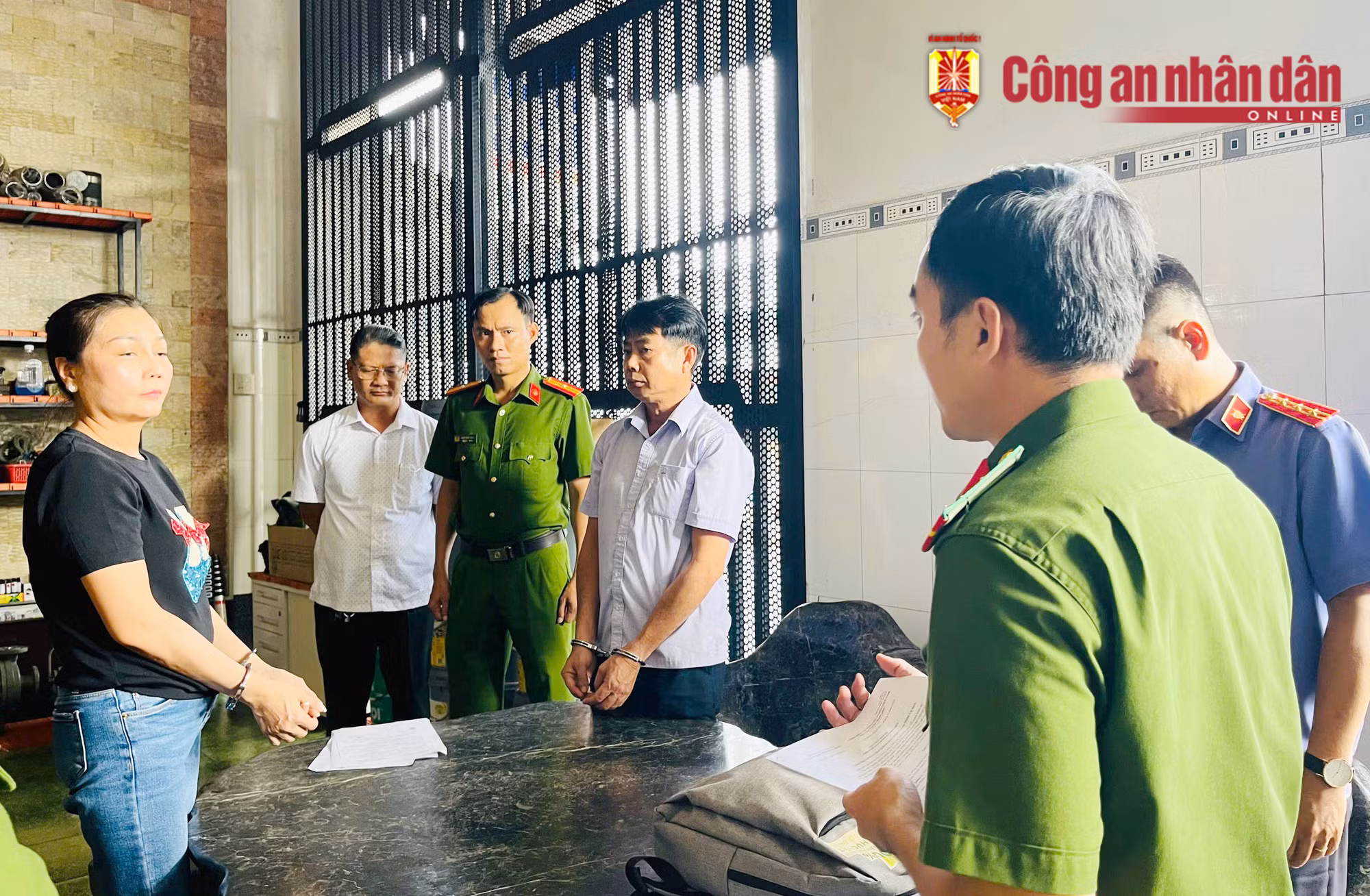Bắt giam cặp vợ chồng ở Cà Mau lừa đảo trên 27 tỷ đồng -0