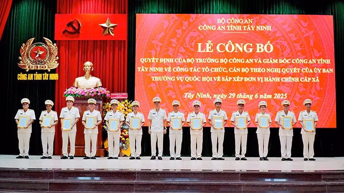 Tây Ninh thực hiện tốt chủ trương sắp xếp, tinh gọn bộ máy, hoạt động hiệu lực, hiệu quả -0