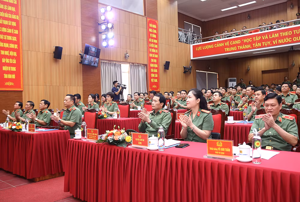 Tăng tốc chuyển mình, siết chặt kỷ cương, giữ vững vành đai cảnh vệ -0