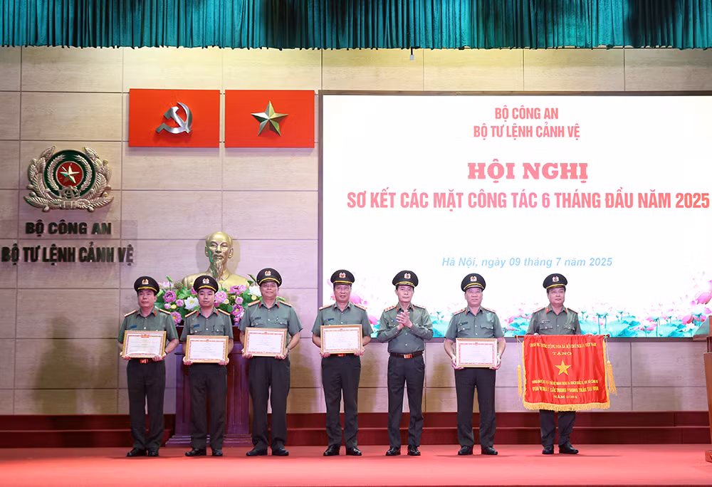 Tăng tốc chuyển mình, siết chặt kỷ cương, giữ vững vành đai cảnh vệ -0