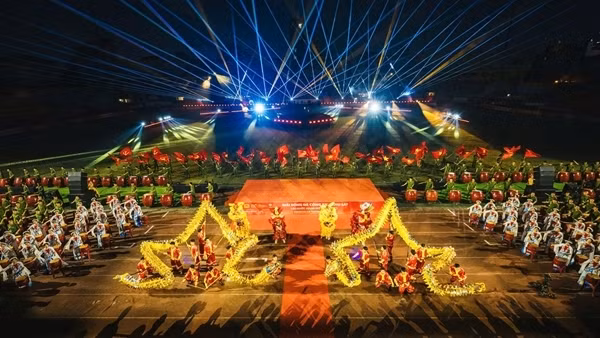 Mãn nhãn màn trình diễn Lễ khai mạc Giải bóng đá Công an, Cảnh sát các nước ASEAN mở rộng